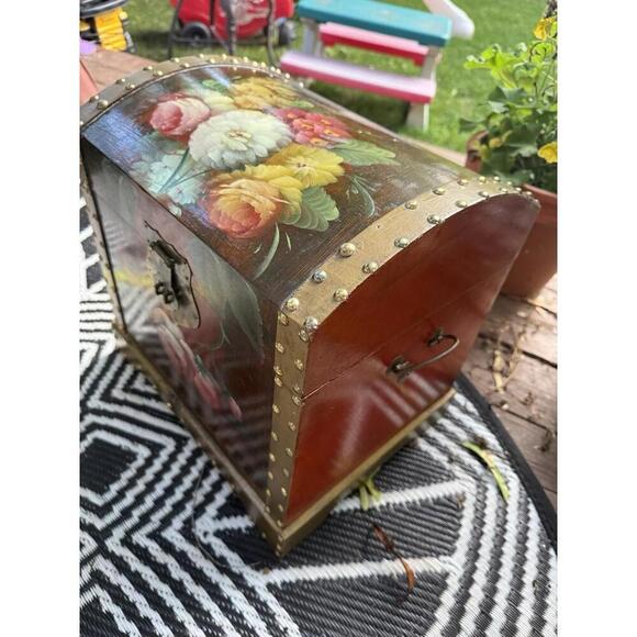 Large Trunk Chest Box Wood Hand painted Floral W/Gold Studs 14.5x11.5x15 in - Picture 1 of 8